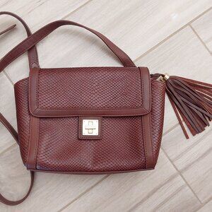 Isaac Mizrahi Bridgehampton Wine Red Leather Crossbody Handbag. . Size 8.5x6.5